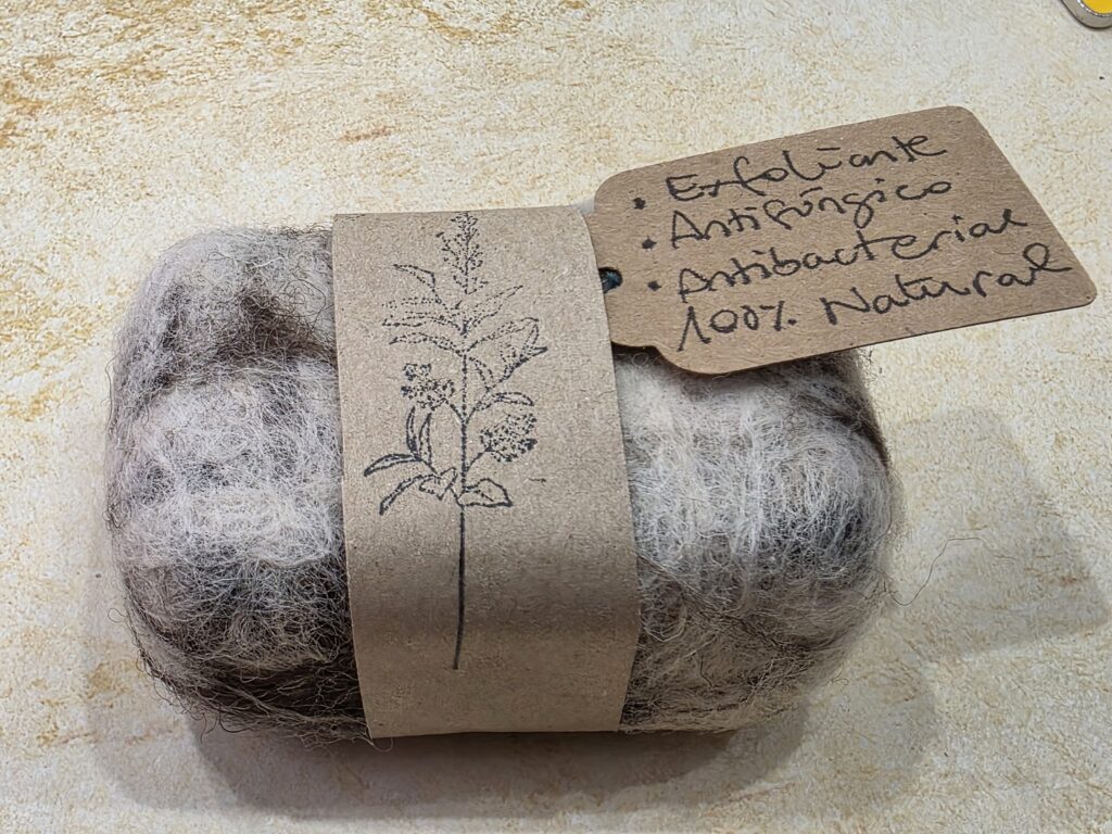 Jabón "enfieltrado" natural